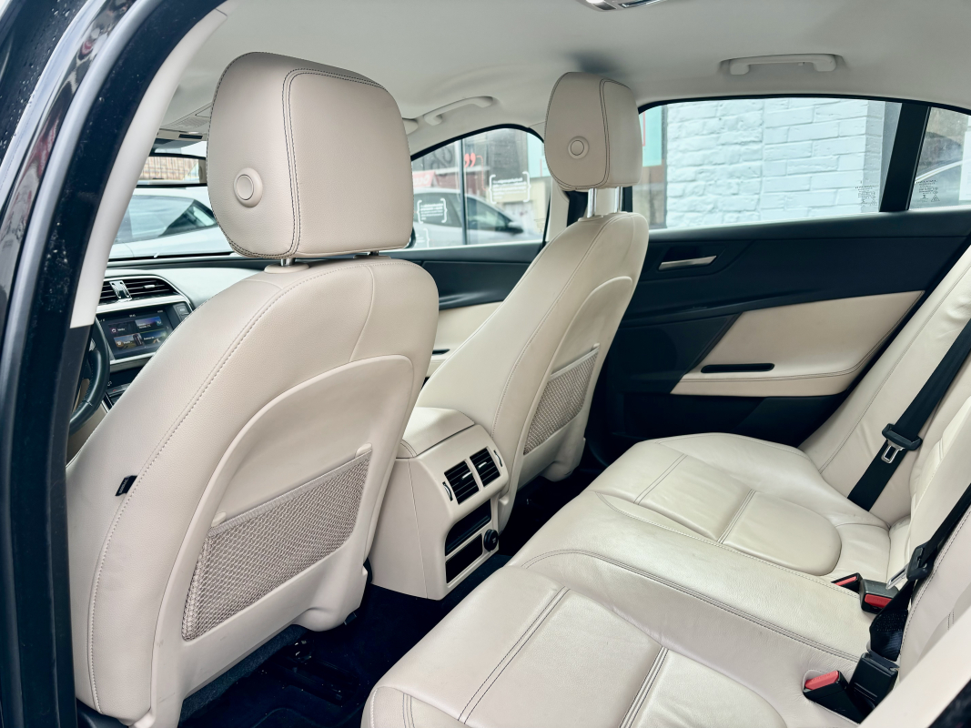 Jaguar XE — 14