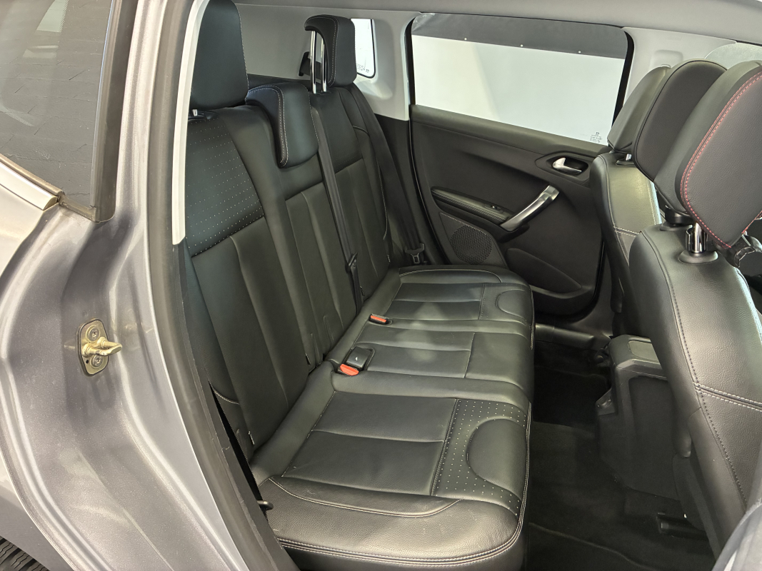 Peugeot 2008 — 18