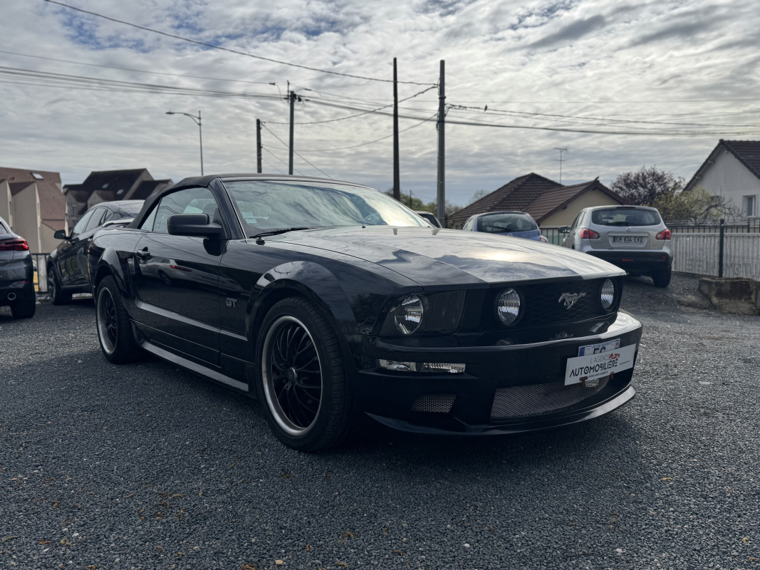 Ford Mustang Convertible — 3