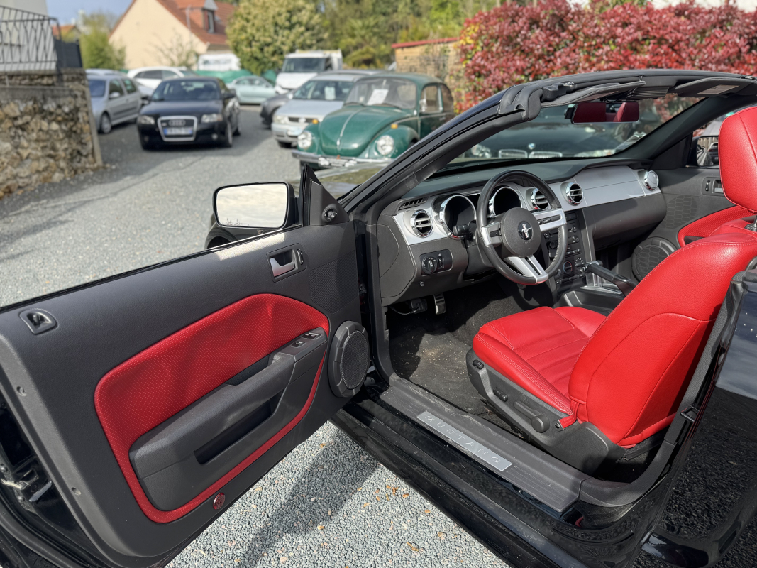 Ford Mustang Convertible — 11