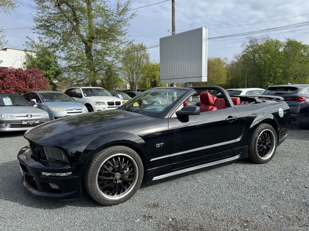 Ford Mustang Convertible — 23