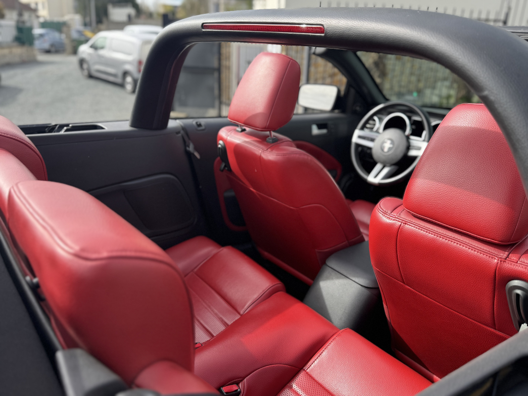 Ford Mustang Convertible — 17