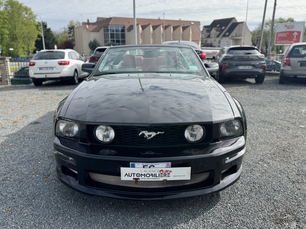 Ford Mustang Convertible — 9
