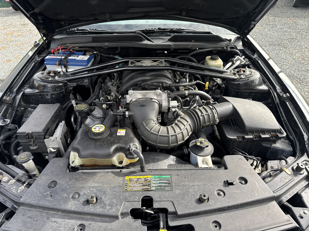 Ford Mustang Convertible — 30