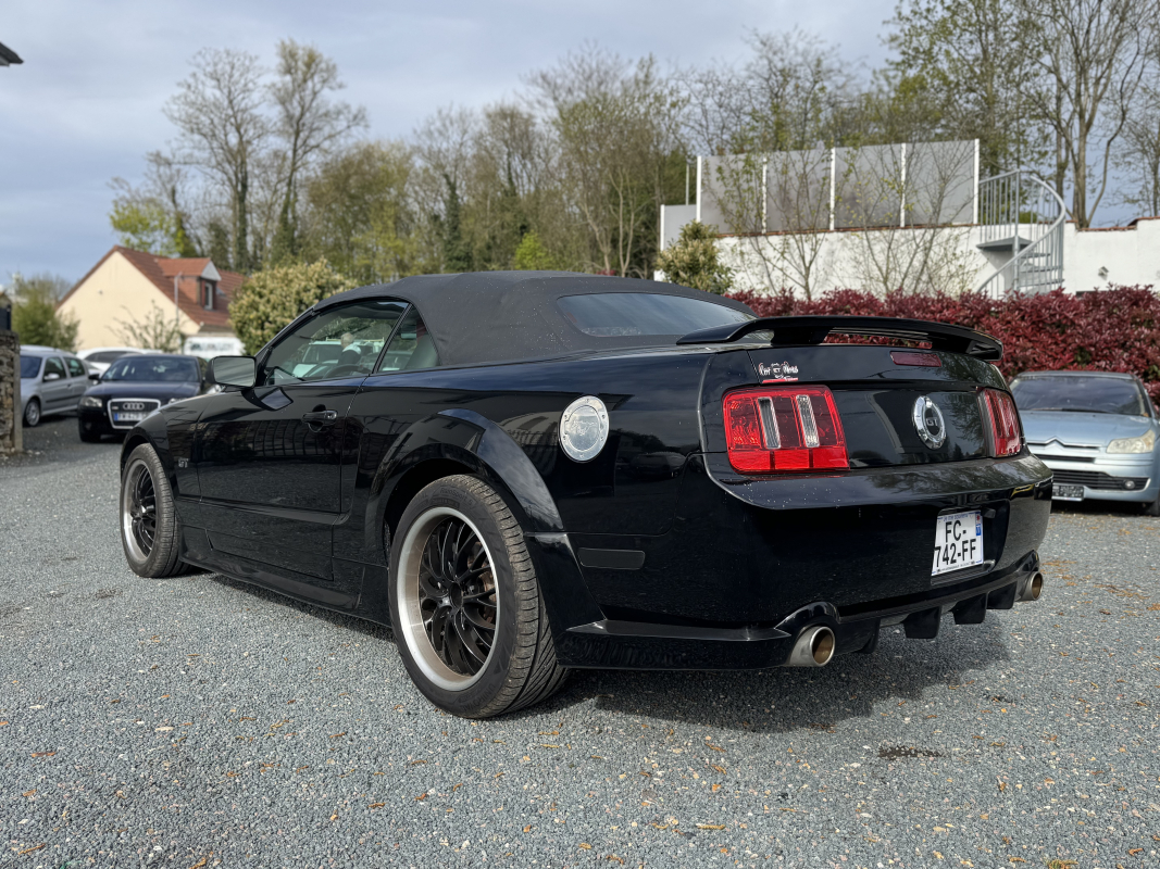 Ford Mustang Convertible — 22