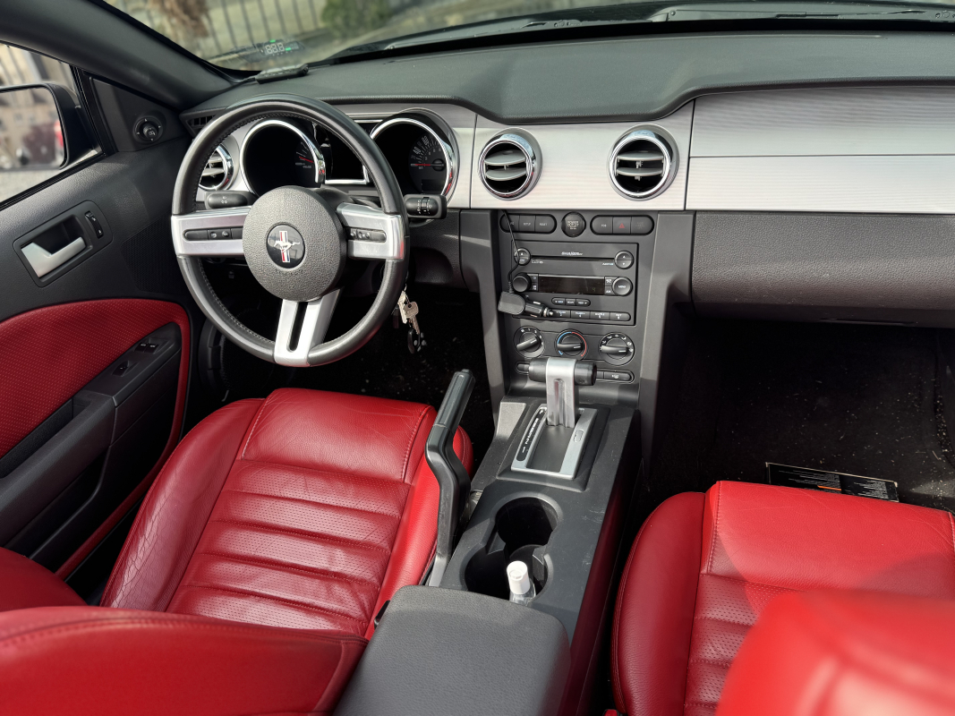 Ford Mustang Convertible — 18