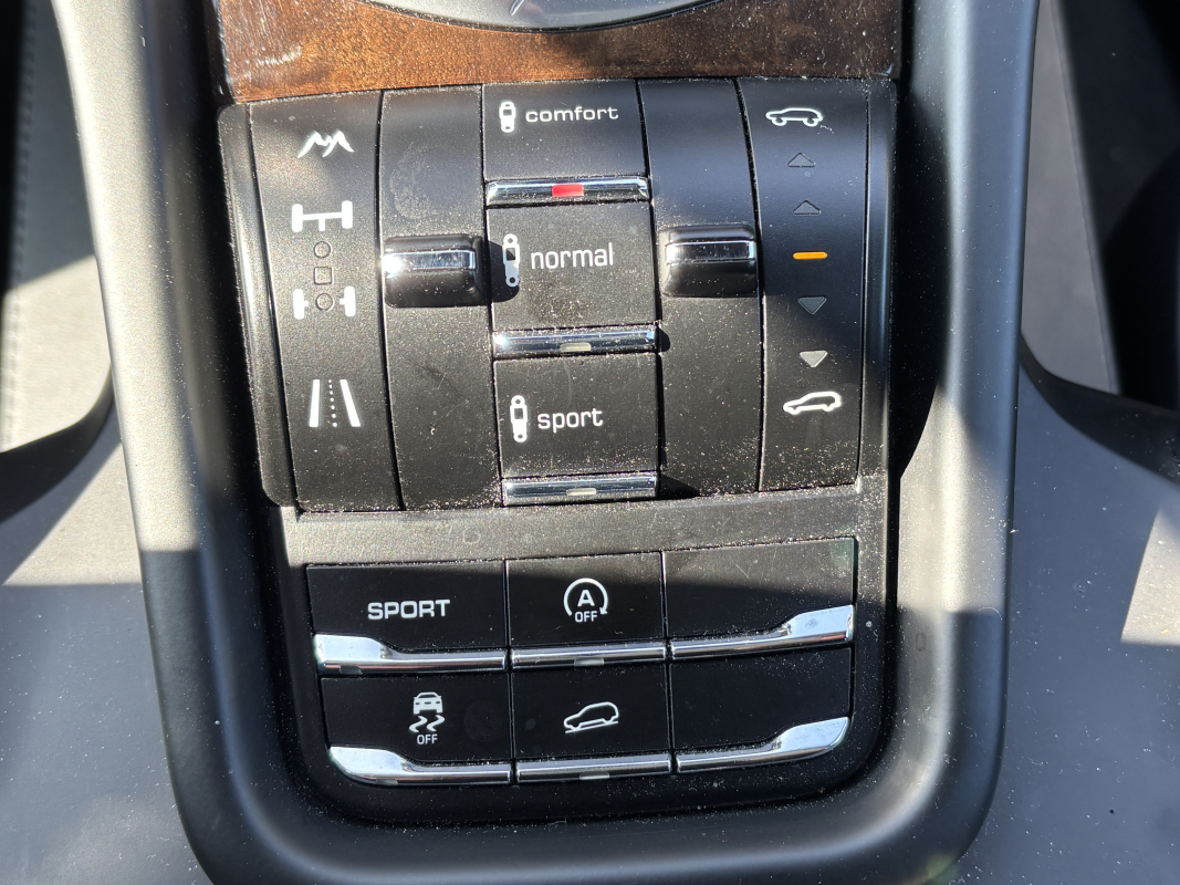 Porsche Cayenne — 26