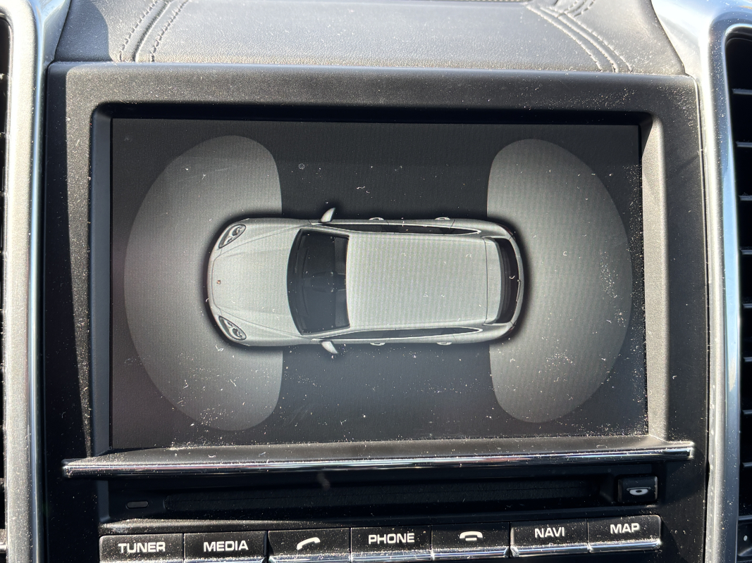 Porsche Cayenne — 23
