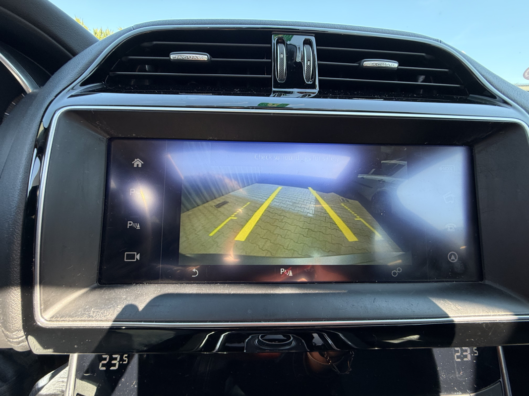 Jaguar XE — 19