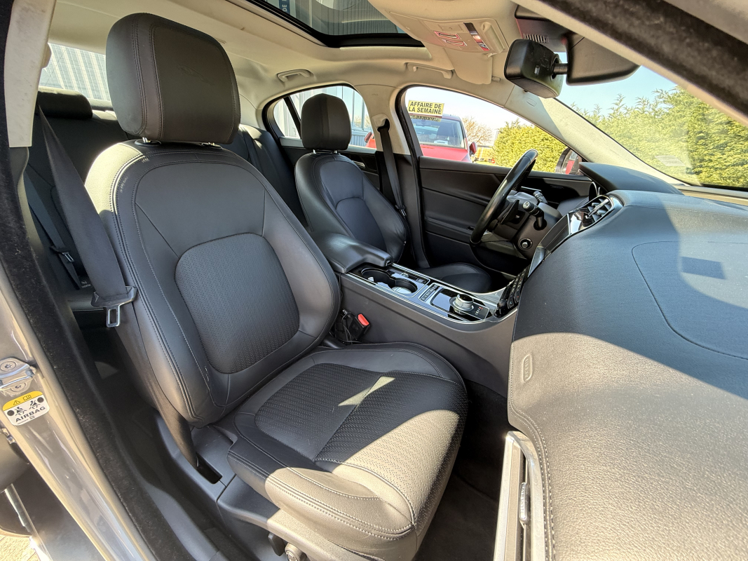 Jaguar XE — 10