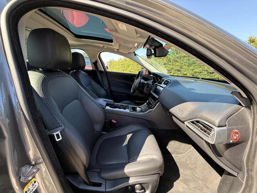 Jaguar XE — 11