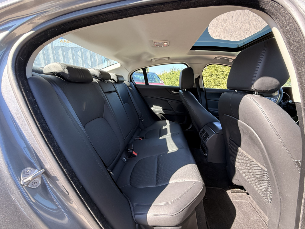 Jaguar XE — 12