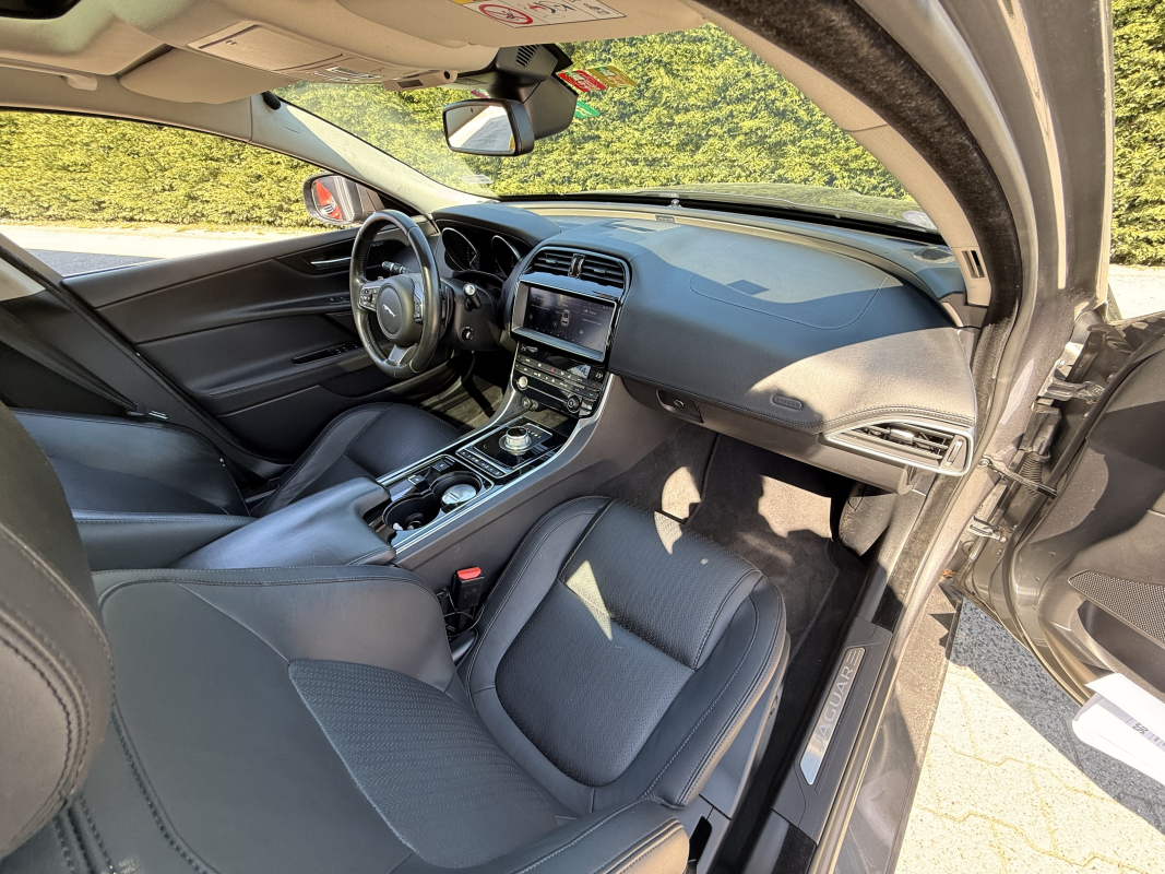 Jaguar XE — 9