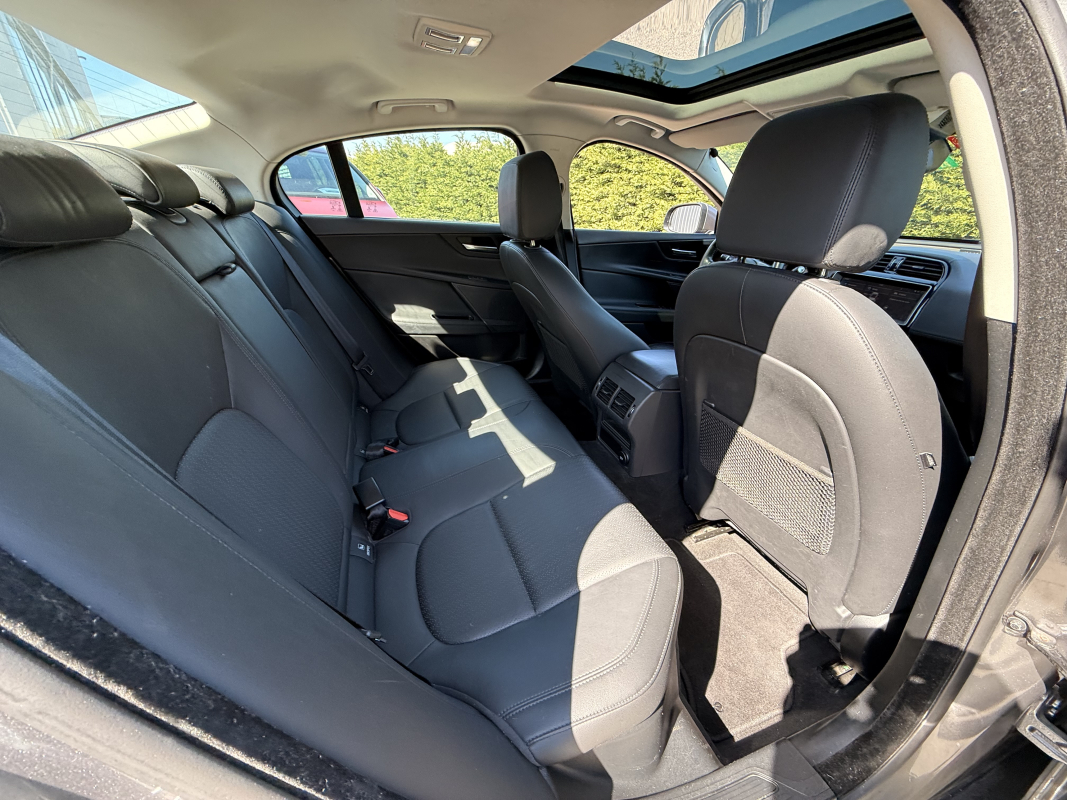 Jaguar XE — 15
