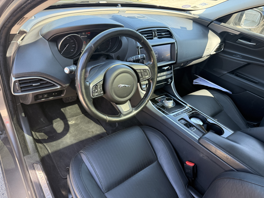 Jaguar XE — 16