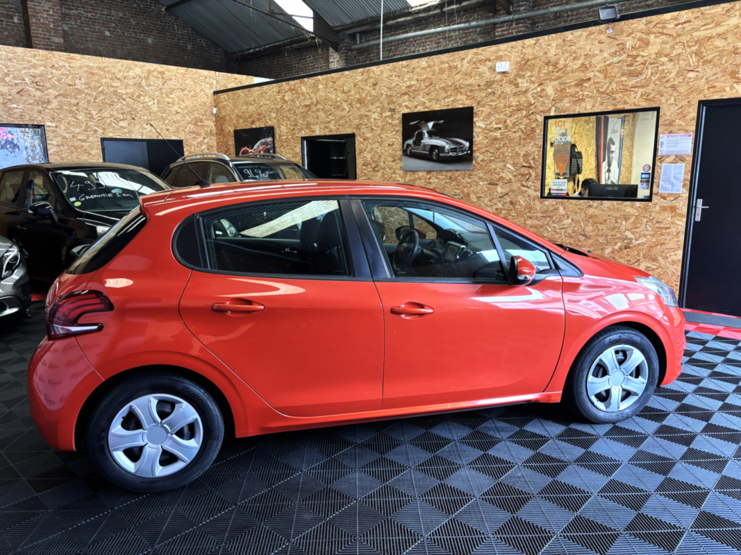 Peugeot 208 — 3