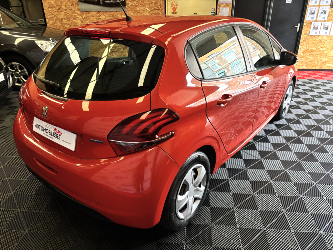 Peugeot 208 — 5