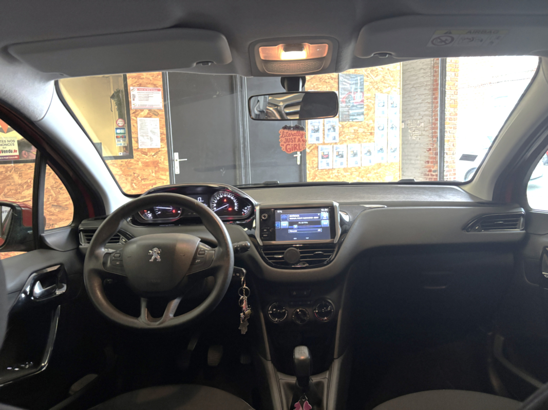 Peugeot 208 — 19