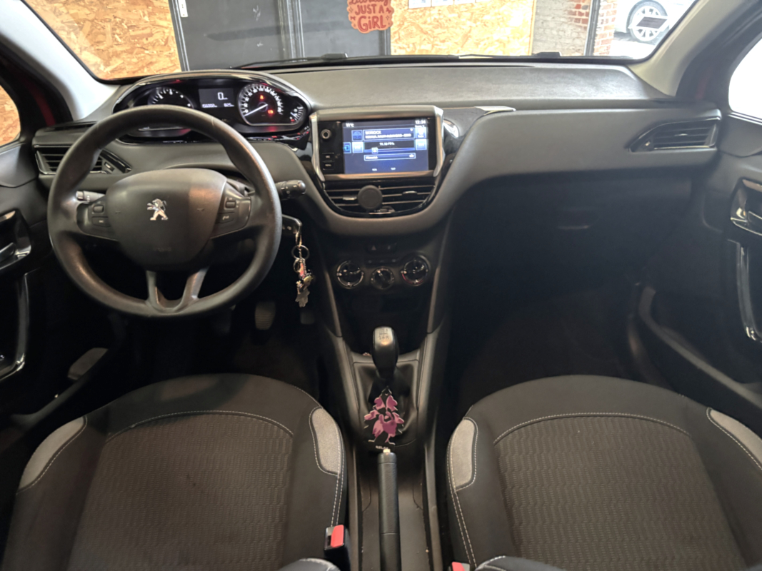 Peugeot 208 — 20