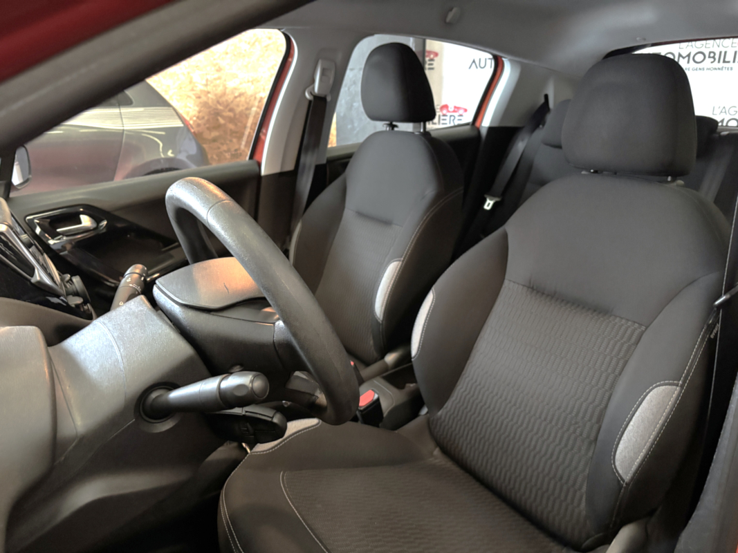 Peugeot 208 — 14