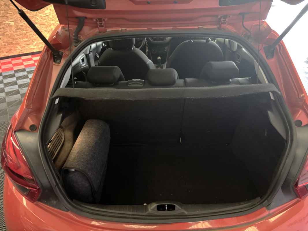 Peugeot 208 — 8