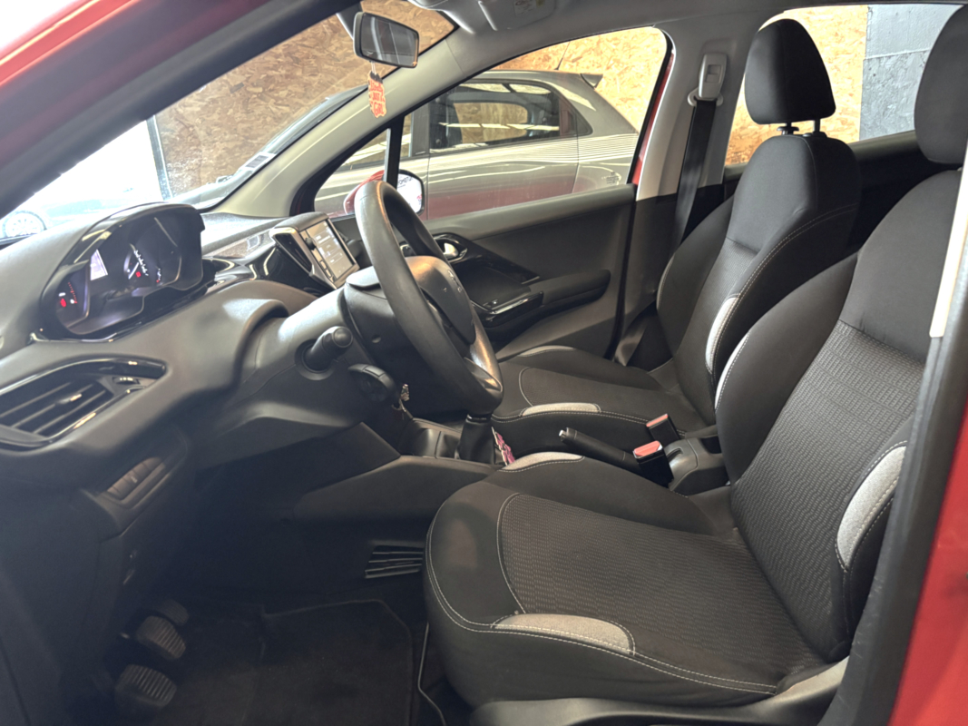Peugeot 208 — 11