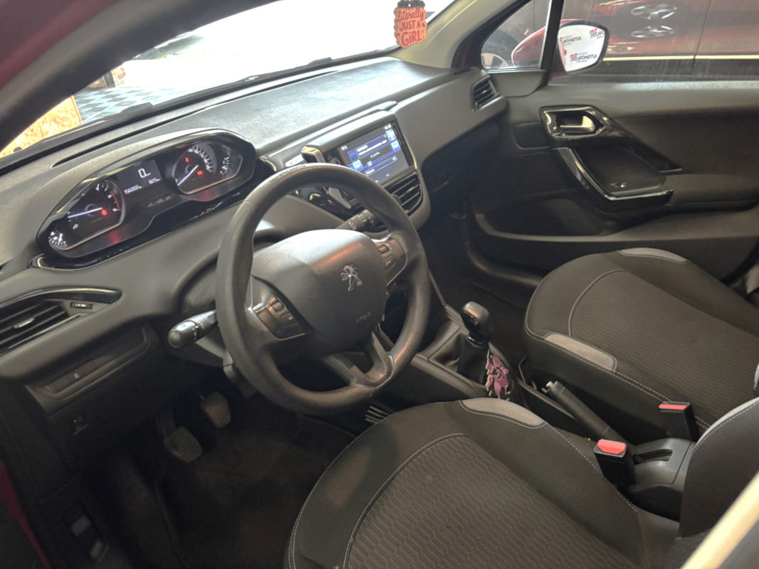 Peugeot 208 — 9