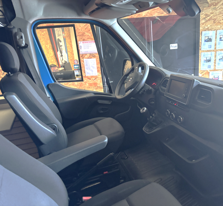 Renault Master — 9