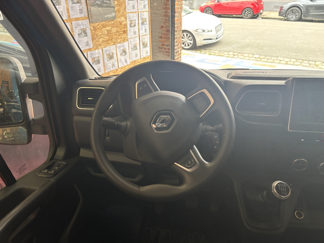 Renault Master — 12