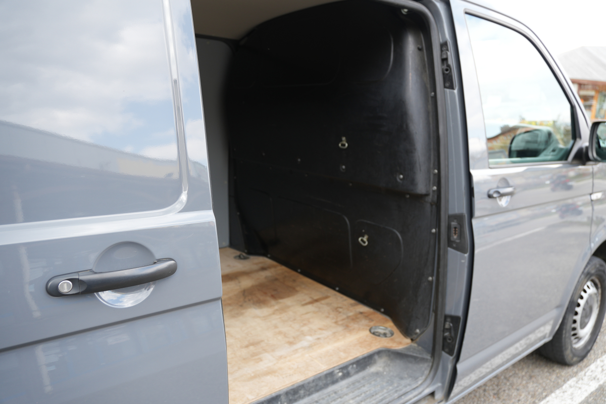 Volkswagen Transporter — 12