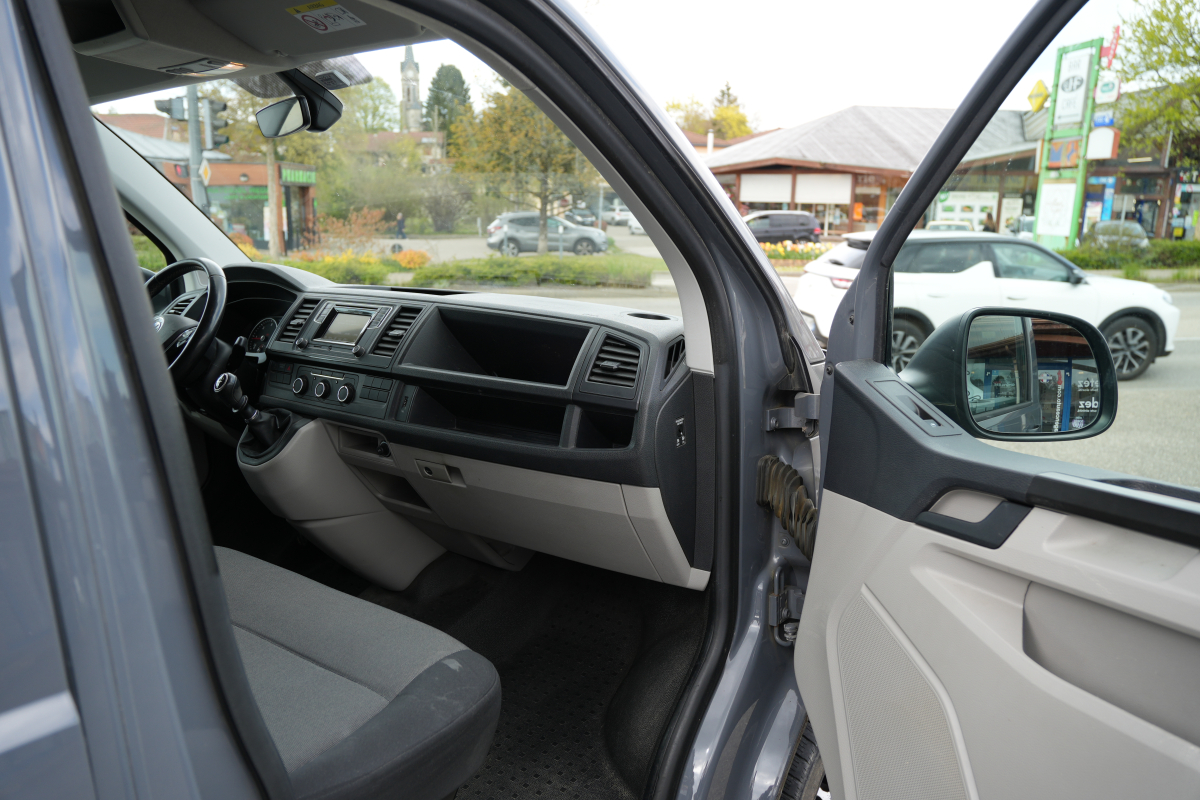 Volkswagen Transporter — 35
