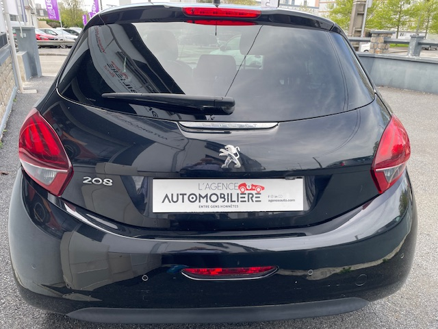 Peugeot 208 — 3