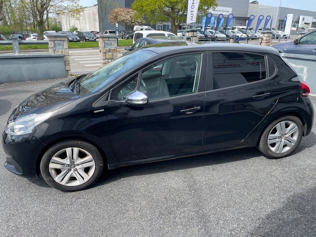 Peugeot 208 — 4