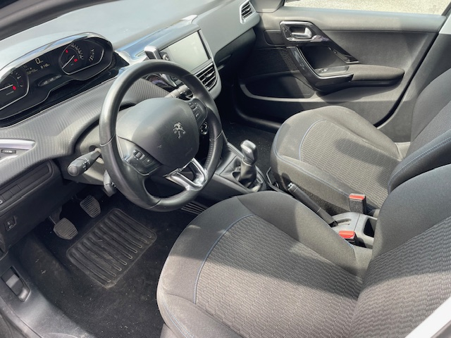 Peugeot 208 — 7