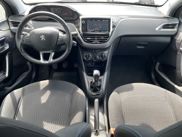 Peugeot 208 — 8