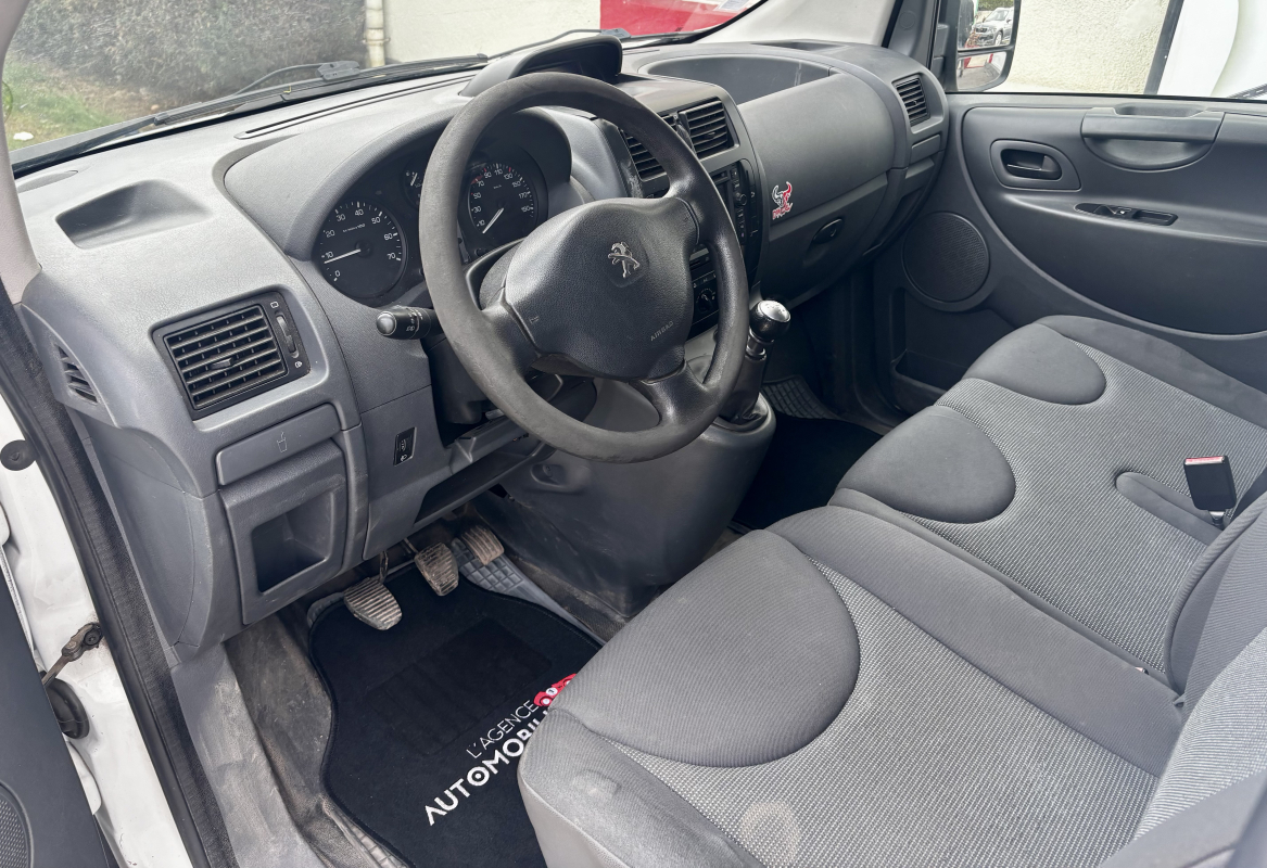 Peugeot Expert — 12