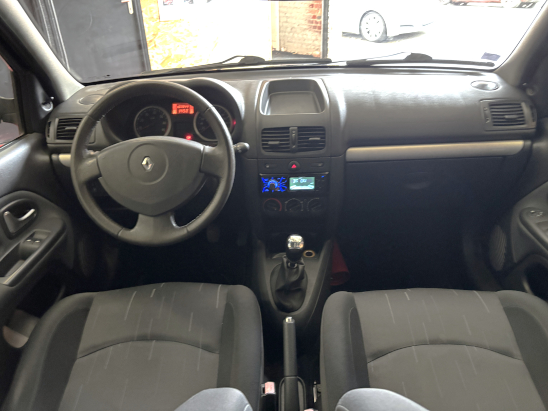 Renault Clio — 18