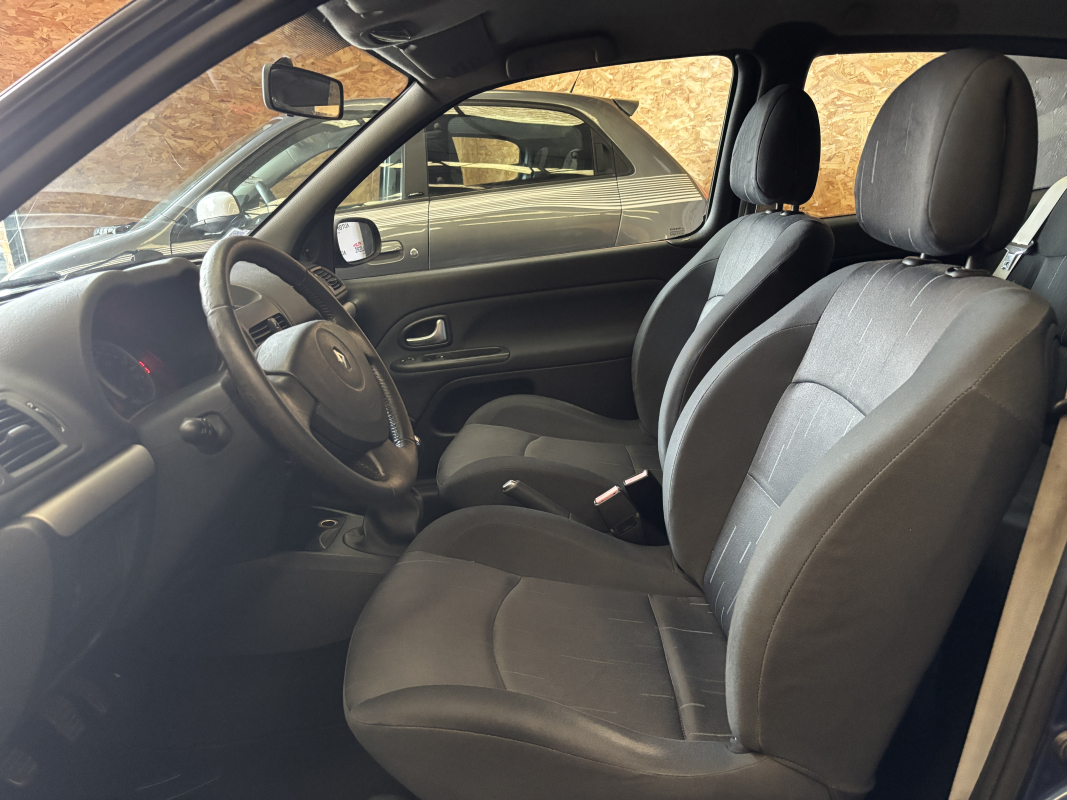 Renault Clio — 11