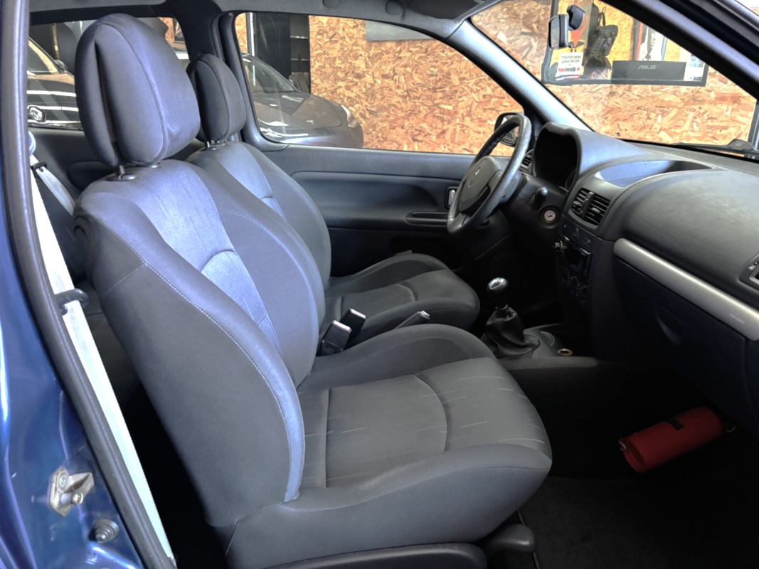 Renault Clio — 12