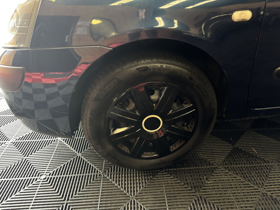 Renault Clio — 24