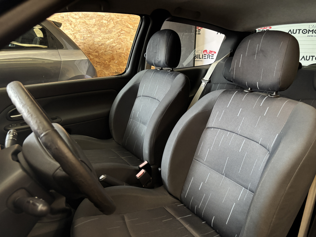 Renault Clio — 15