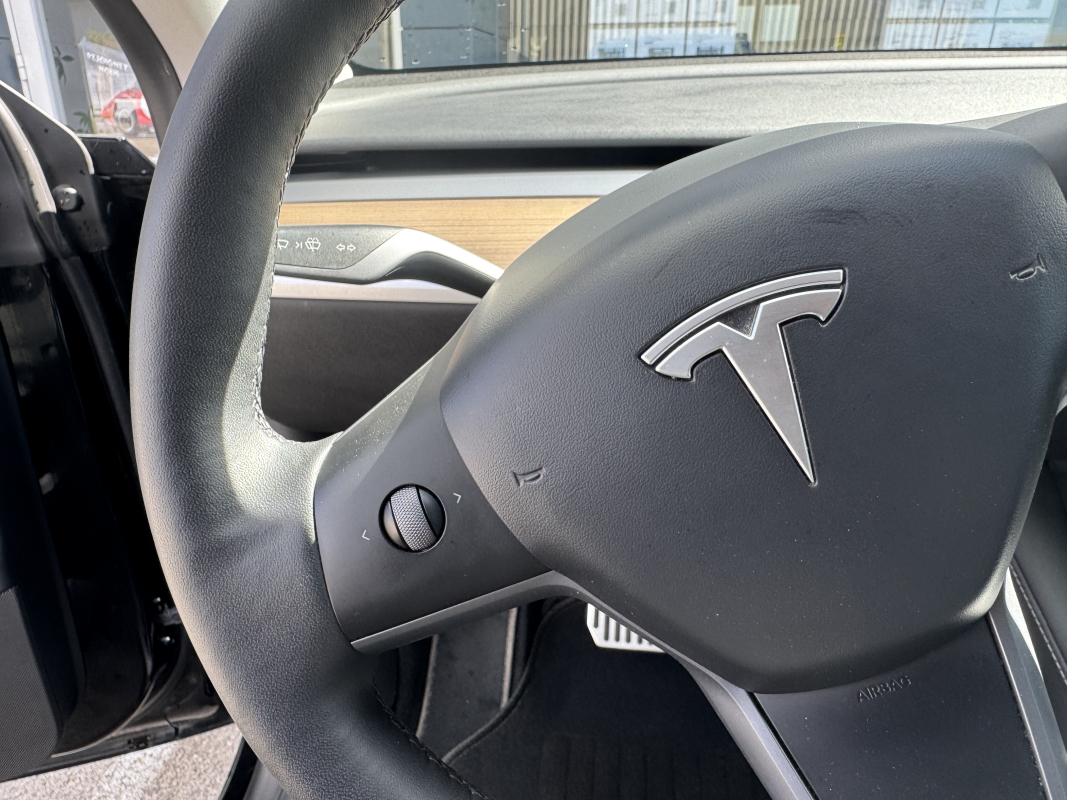 Tesla Model Y — 10