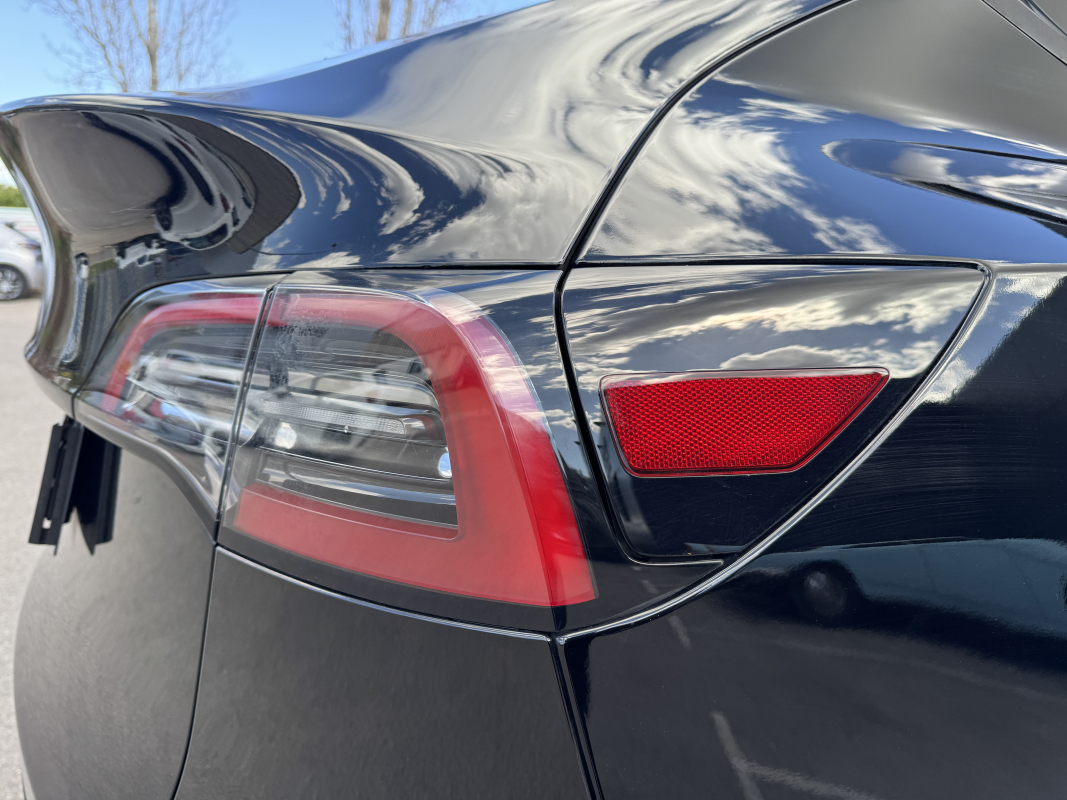 Tesla Model Y — 32