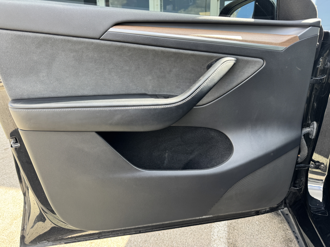 Tesla Model Y — 15