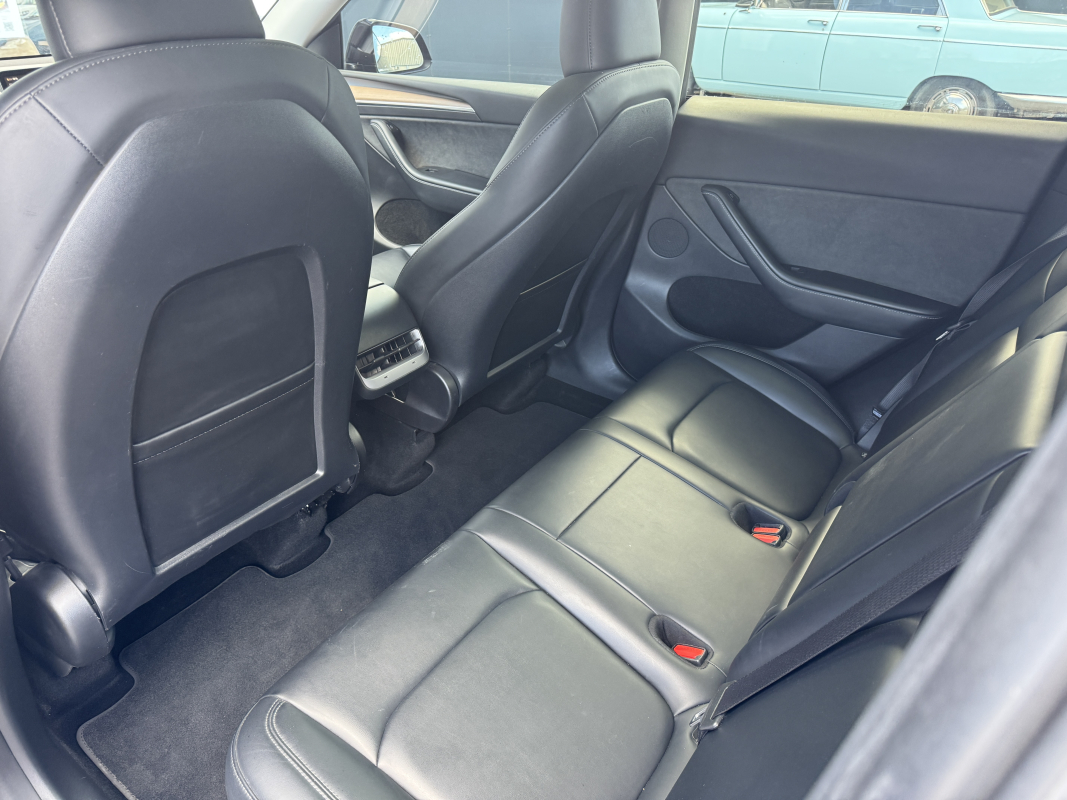 Tesla Model Y — 17