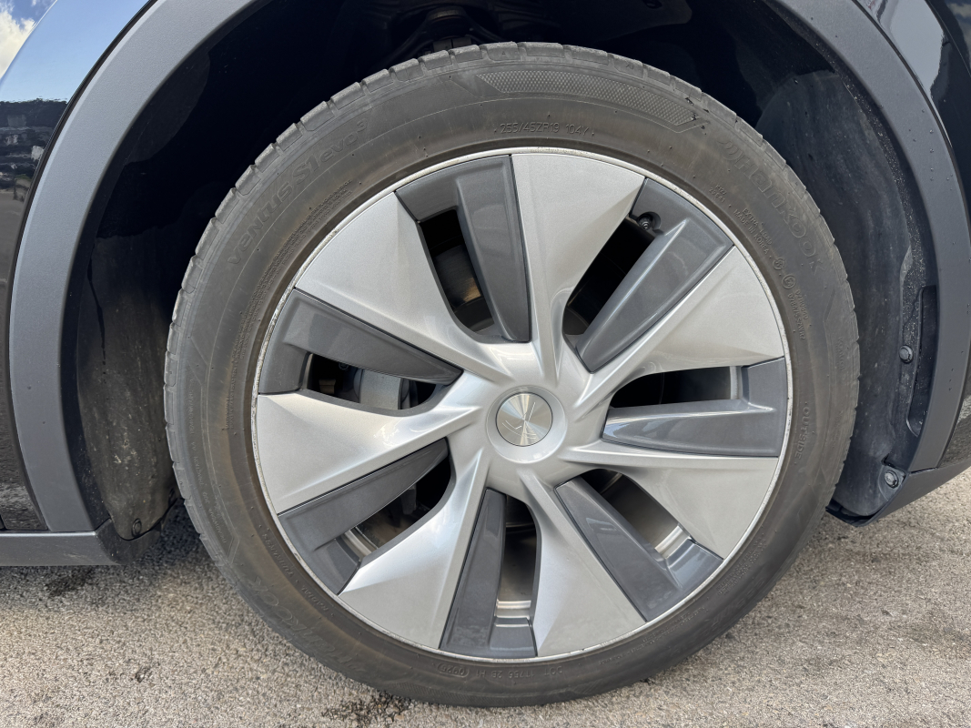 Tesla Model Y — 27
