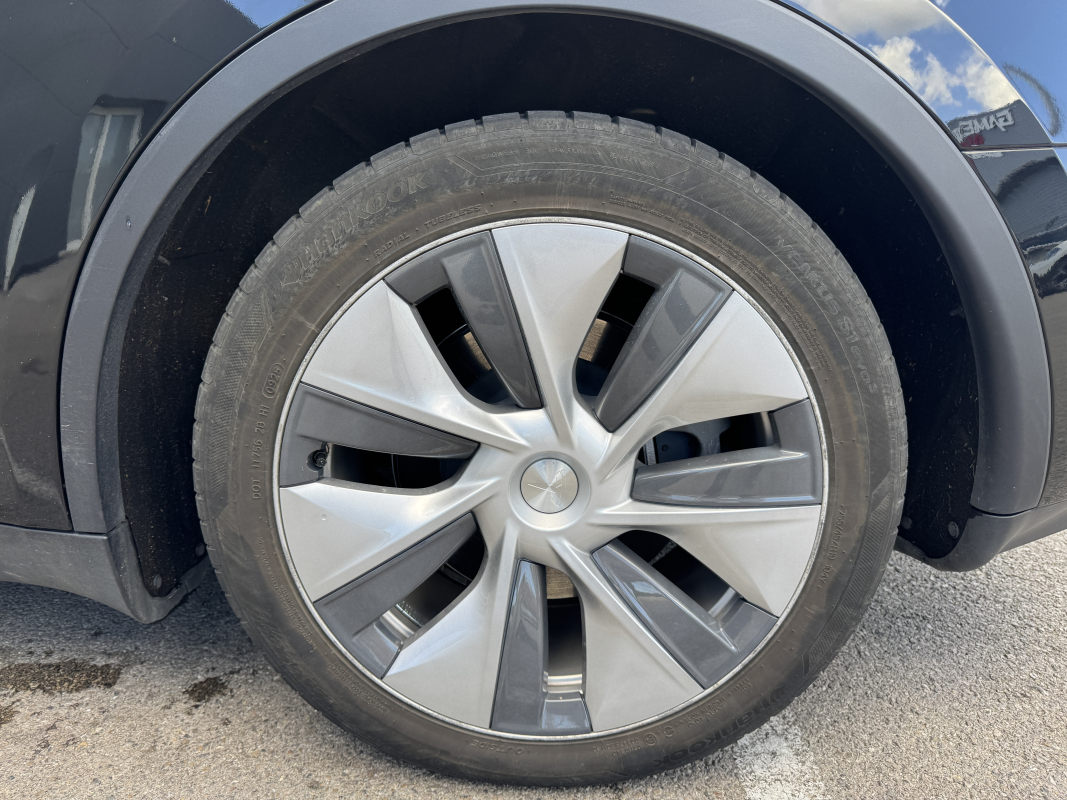 Tesla Model Y — 28