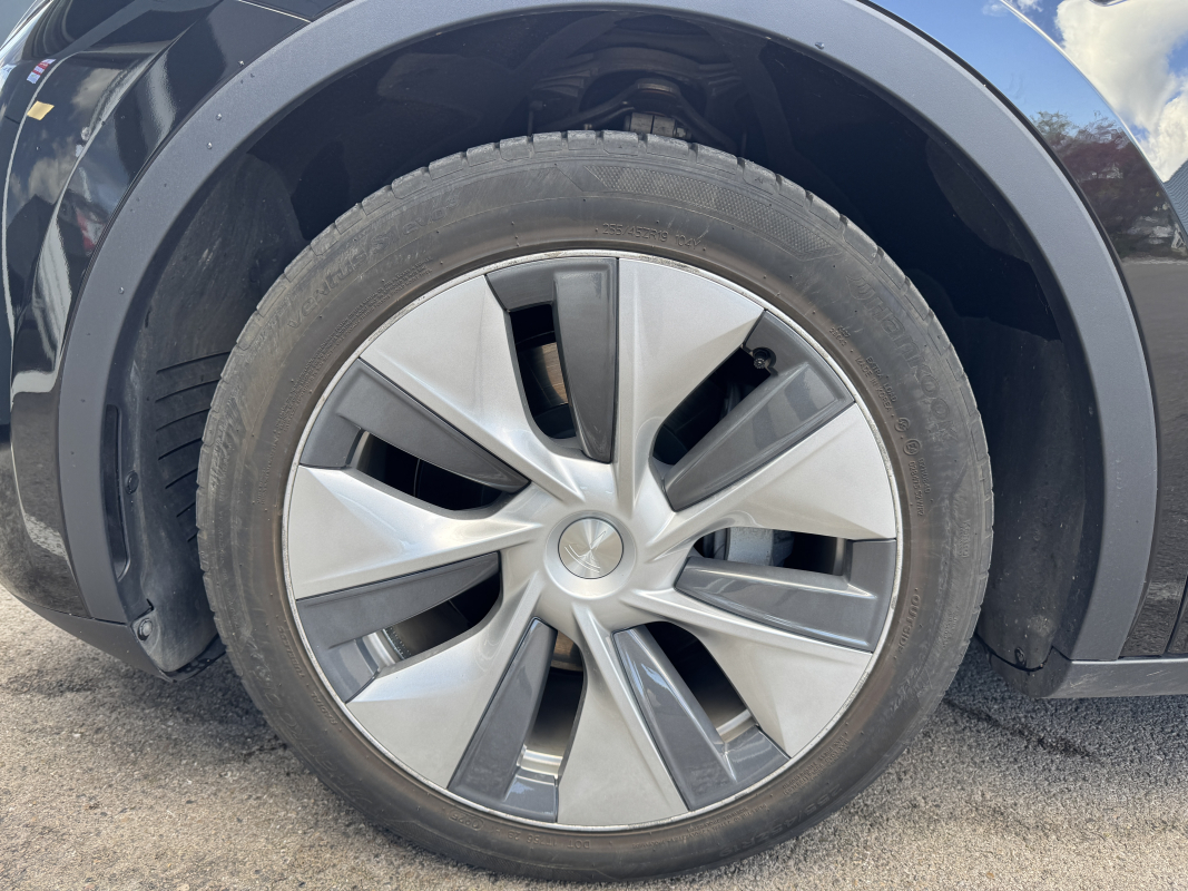 Tesla Model Y — 29