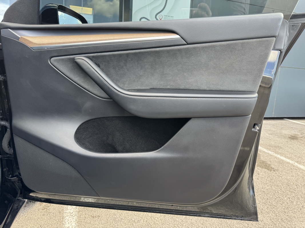 Tesla Model Y — 24