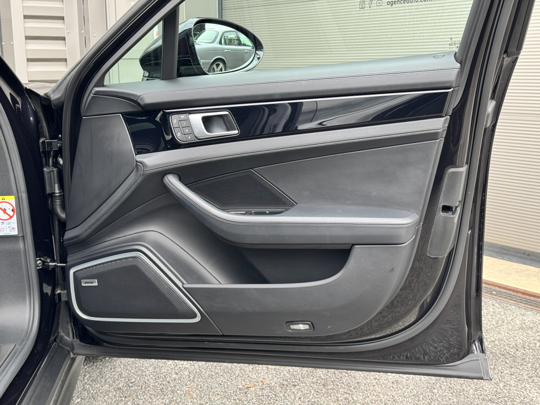 Porsche Panamera — 32